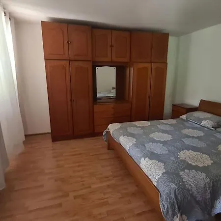 Sarmantna Kamena Kuca Sarita *