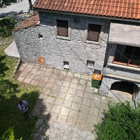 Sarmantna Kamena Kuca Sarita Jurdani